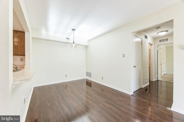 4305-A FENWICK LN, Mount Laurel, NJ 08054
