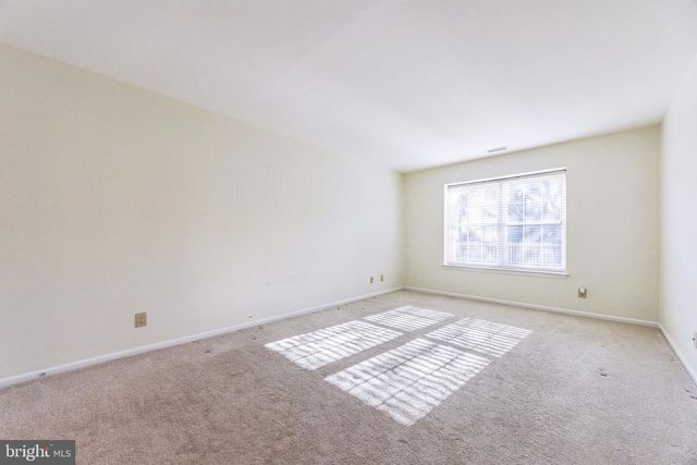 4305-A FENWICK LN, Mount Laurel, NJ 08054