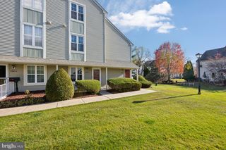 4305-A FENWICK LN, Mount Laurel, NJ 08054
