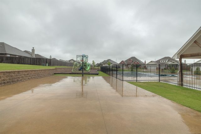 9304 NW 89th Street, Yukon, OK 73099