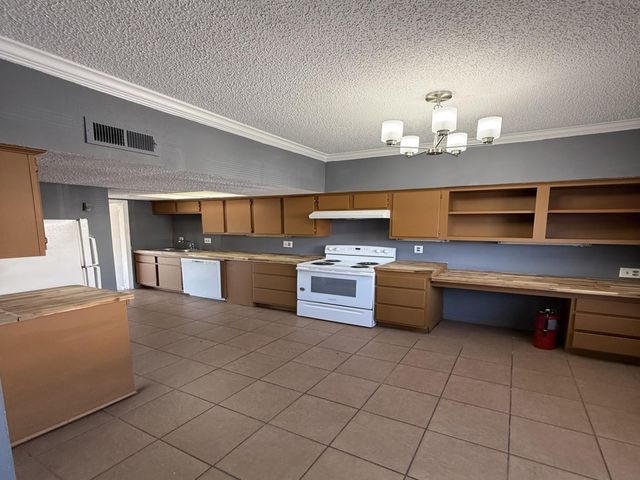 7700 Creekbend Drive 103, Houston, TX 77071