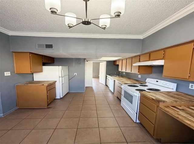 7700 Creekbend Drive 103, Houston, TX 77071