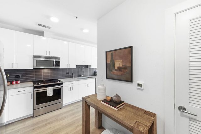 2213 Poquito ST 315, Austin, TX 78722