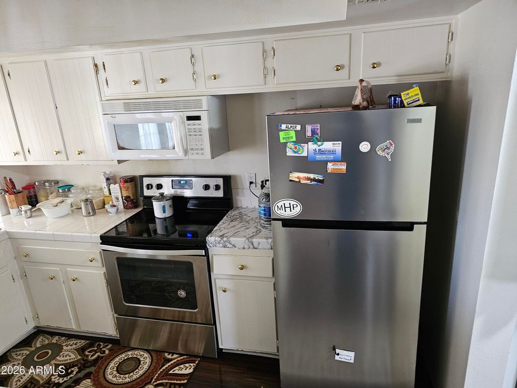 Image 2 of property listing at 4614 N 19 Avenue, Phoenix, AZ 85015