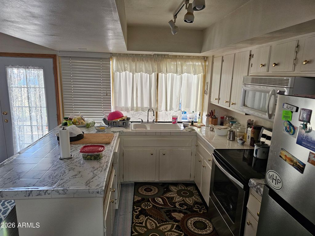 Image 3 of property listing at 4614 N 19 Avenue, Phoenix, AZ 85015