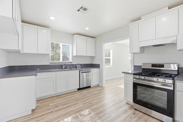 821 Sutter Ave, Modesto, CA 95351