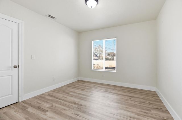 821 Sutter Ave, Modesto, CA 95351