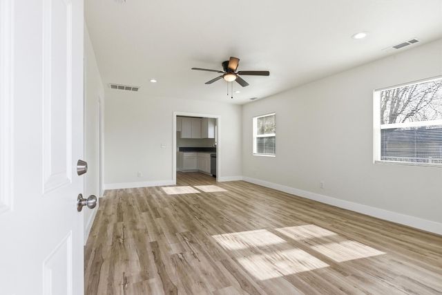 821 Sutter Ave, Modesto, CA 95351