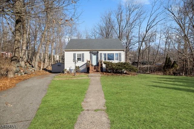 16 Wildwood Ter, Ringwood Boro, NJ 07456