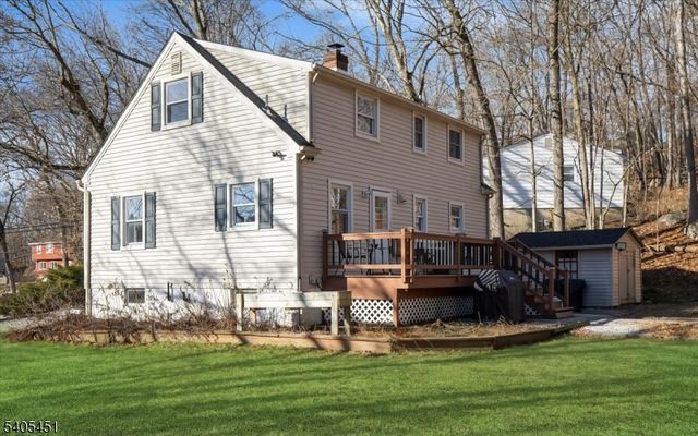 16 Wildwood Ter, Ringwood Boro, NJ 07456