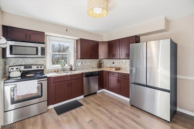 16 Wildwood Ter, Ringwood Boro, NJ 07456