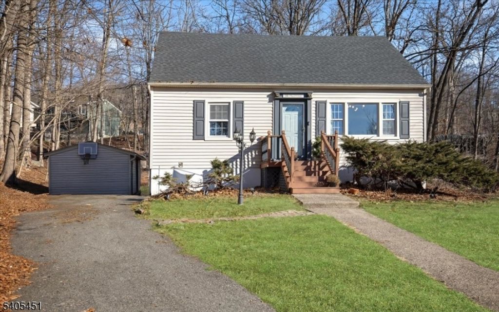 16 Wildwood Ter, Ringwood Boro, NJ 07456