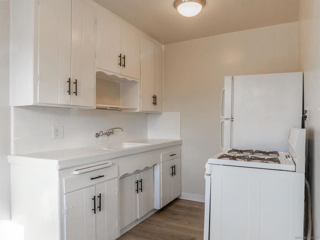 Image 3 of property listing at 4869 Pine Street, La Mesa, CA 91942