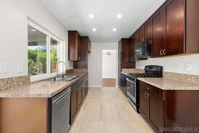 4041 Tynebourne Cir, San Diego, CA 92130