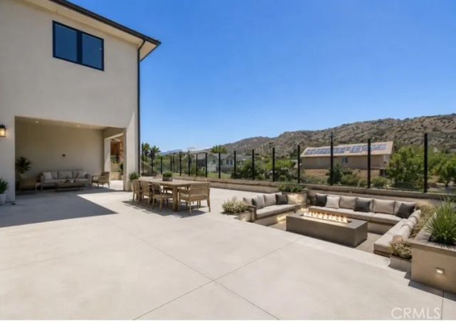 11926 N Churchill Way, Porter Ranch, CA 91326