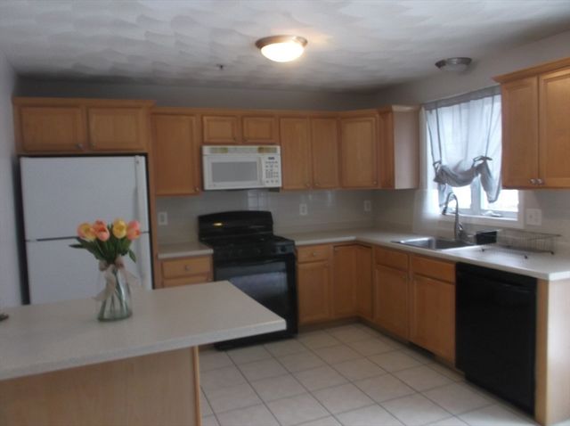 933 Varnum Ave 3, Lowell, MA 01854