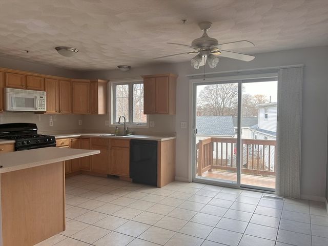 933 Varnum Ave 3, Lowell, MA 01854