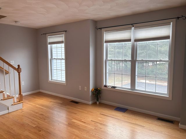 933 Varnum Ave 3, Lowell, MA 01854