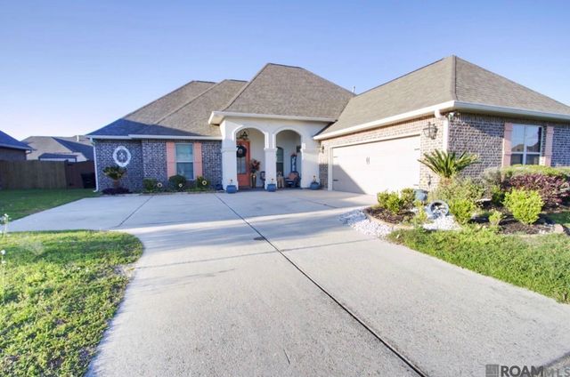 20259 Long Lake Dr, Hammond, LA 70403