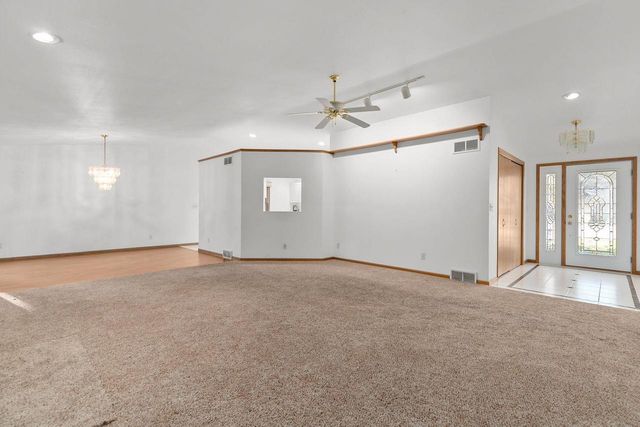 625 RIVER BLUFF DRIVE, Manitowoc, WI 54220