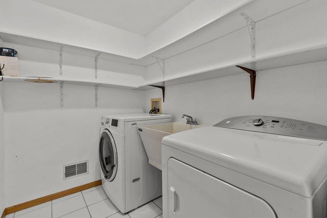 625 RIVER BLUFF DRIVE, Manitowoc, WI 54220