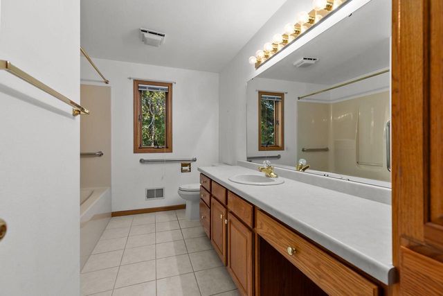 625 RIVER BLUFF DRIVE, Manitowoc, WI 54220