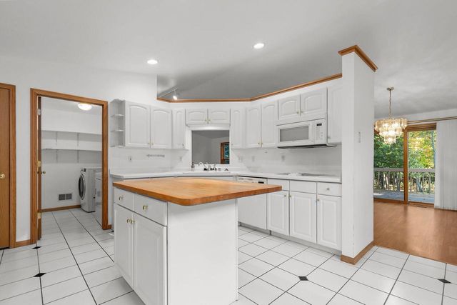 625 RIVER BLUFF DRIVE, Manitowoc, WI 54220