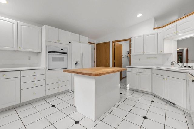 625 RIVER BLUFF DRIVE, Manitowoc, WI 54220