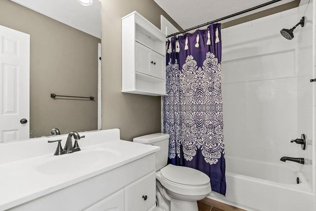 10319 N Virginia Avenue, Kansas City, MO 64155