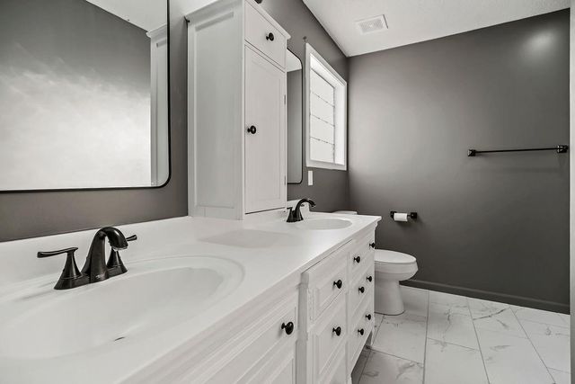 10319 N Virginia Avenue, Kansas City, MO 64155