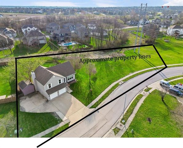 10319 N Virginia Avenue, Kansas City, MO 64155