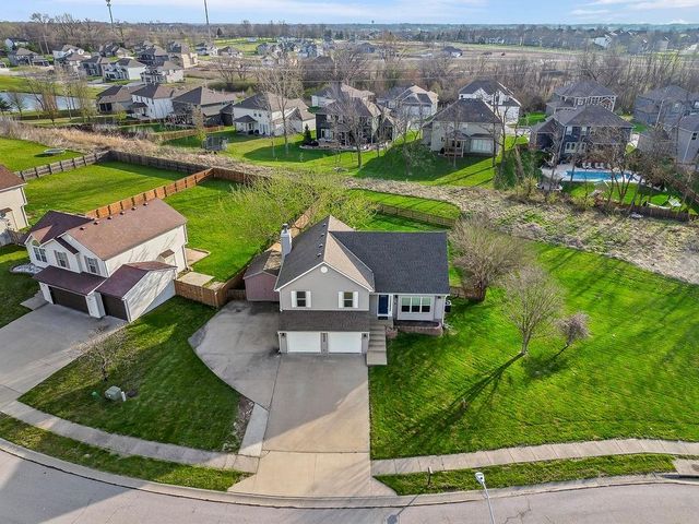 10319 N Virginia Avenue, Kansas City, MO 64155