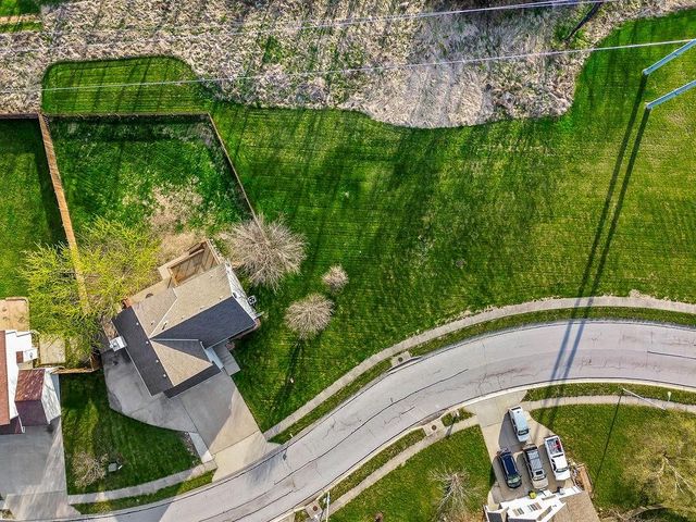 10319 N Virginia Avenue, Kansas City, MO 64155