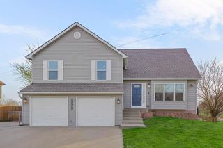 10319 N Virginia Avenue, Kansas City, MO 64155