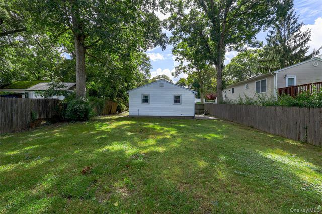 3 Elmwood Avenue, Selden, NY 11784