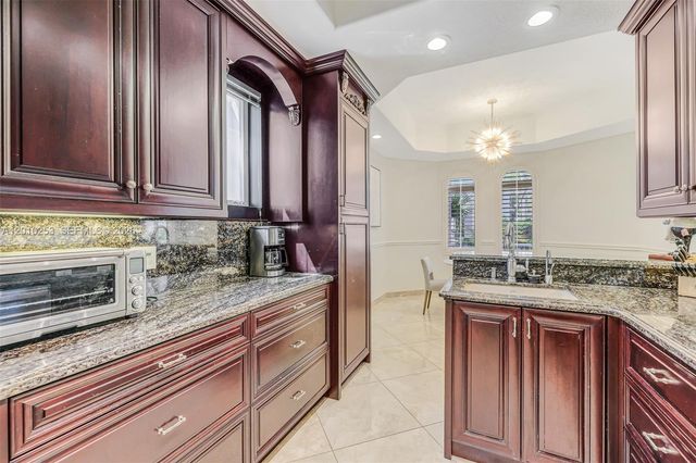 20990 NE 30th Pl, Aventura, FL 33180