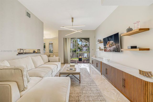 20990 NE 30th Pl, Aventura, FL 33180