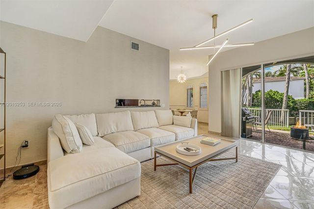 20990 NE 30th Pl, Aventura, FL 33180
