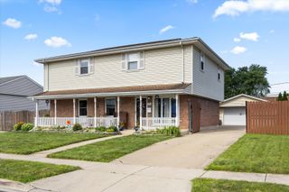 704 Geneva Avenue, Romeoville, IL 60446