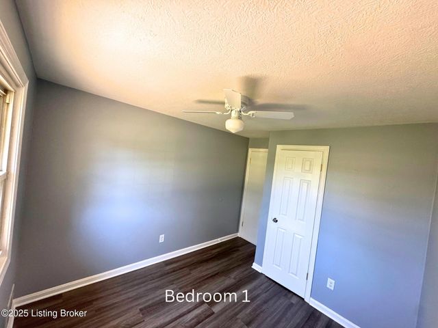 2413 Paddock Ln, Louisville, KY 40216