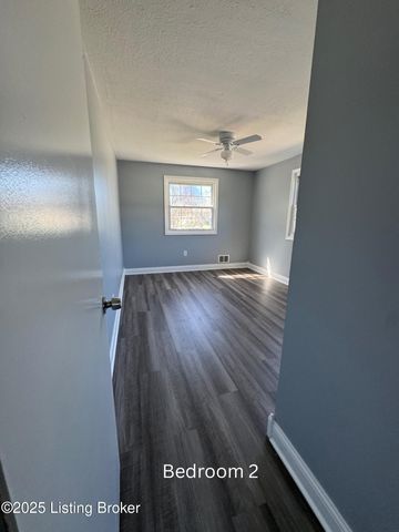 2413 Paddock Ln, Louisville, KY 40216