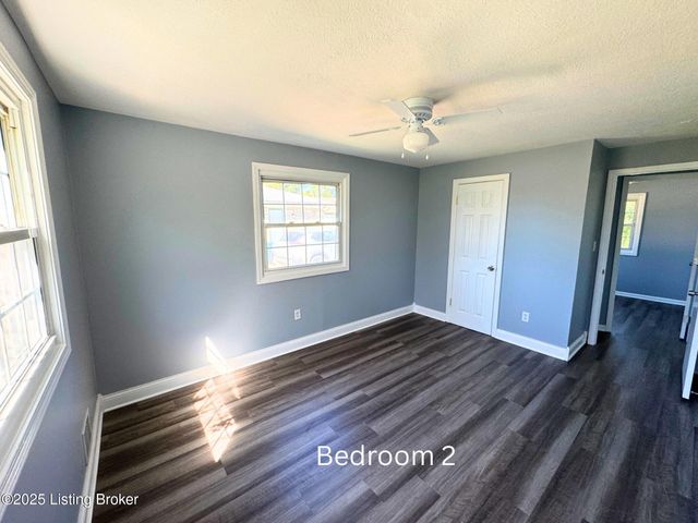 2413 Paddock Ln, Louisville, KY 40216