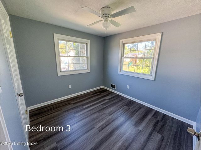 2413 Paddock Ln, Louisville, KY 40216