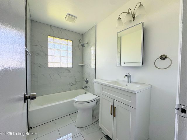 2413 Paddock Ln, Louisville, KY 40216