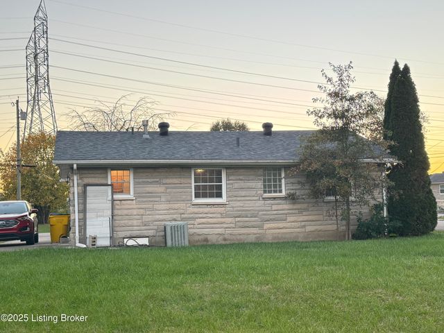 2413 Paddock Ln, Louisville, KY 40216