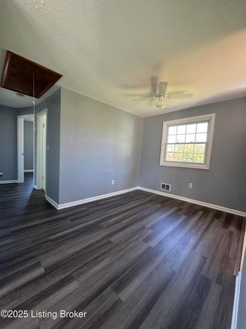 2413 Paddock Ln, Louisville, KY 40216