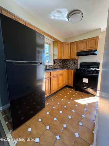 2413 Paddock Ln, Louisville, KY 40216