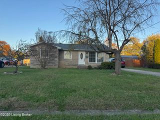 2413 Paddock Ln, Louisville, KY 40216