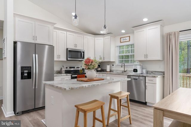 174 SHOREWOOD DR, Colonial Beach, VA 22443