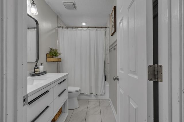 1202 Windchase Dr, Clarksville, TN 37042